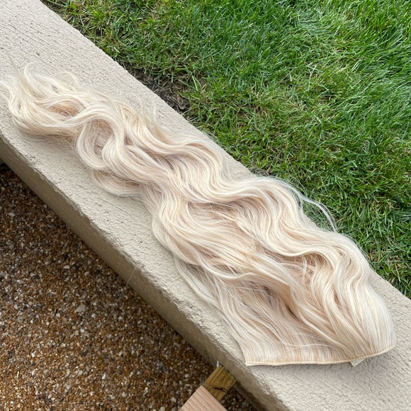 NWT 23” wavy ash blonde mix beach light beige hair extensions ONE piece - Picture 5 of 12